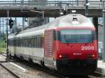 SBB - 460 093-8 als Extrazug nach Chur mit vier 1 Kl Personenwagen und 1 Steuerwagen bei der ausfahrt aus dem Bahnhof von Buchs/SG am 25.05.2008