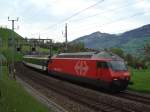 Re 460 023 mit IR nach Basel SBB kurz vor Arth-Goldau am 02.05.2008