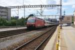 Re 460 086-2 durchfhrt mit dem IR 1979 am 21.7.08 den Bahnhof Muutenz.