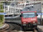 SBB - 460 072-2 vor Schnellzug bei der Durchfahrt in Territet am 24.09.2008