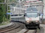 SBB - 460 107-6 vor Schnellzug bei der Durchfahrt in Territet am 24.09.2008