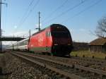 Die Re 460 058 war am 16.03.2009 mit ihrem IR nach Chur bei Bilten unterwegs.