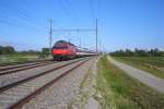 Re 460 061-5  Wiggertal  mit IR 2136 in Tgerwilen, kurz vor Durchfahrt durch den Bahnhof Tgerwilen Dorf.