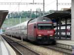 SBB - 460 097-9 vor Schnellzug im Bahnhof Spiez am 20.06.2009