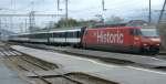 Re 460 102-7  Historic  und den Worten folgen Taten, bzw. der Lokomotive Wagen: 
bunt gemischter IR von Brig nach Genve Aroport...

Noch zwei Worte zum Wagen gleich hinter der Lok: Nachdem nun alle ex SNCF Gepckwagen unpassende den IC Anstrich erhalten haben, merkte die SBB, das sie diese Gepckwagen eigentlich gar nicht mehr braucht, seit Fahrplanwechsel verkehren die IR Genve - Brig ohne Gepckwagen. Kostenbewusste, weitblickend Planung made by SBB.

Salgesch, den 12. Dezember 2009

EXIF-Daten: SONY DSLR-A350, Aufnahmezeit: 2009:12:12 13:08:54, Belichtungsdauer: 0.002 s (1/500) (1/500), Blende: f/5.6, ISO: 320, Brennweite: 35.00 (350/10)