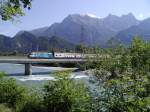 IC Chur -Basel mit Re 460 Werbelok  SRG SSR ide suisse ,am 12.06.05 auf der Rheinbrcke bei Bad Ragaz.