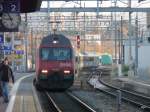 SBB - Einfahrender IR  mit 460 111-8 im Bahnhof Morges am 11.12.2009