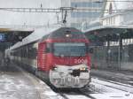 SBB - 460 089-6 vor IR im Bahnhof Biel am 06.03.2010