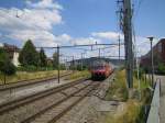 Die Re 460 025-0 ''Striegel'' zog am 13.7.05 den IC 728 nach Genve-Aroport durch den Bhf. W'thur Grze.