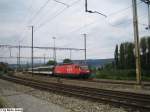 Die Re 460 046 ''Polmengo'' setze ihre Reise am 13.8.05 mit ihrem IR ''Flugzug'' nach Zch.