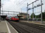 Re 460 093-8 ''Rhein'' am 12.6.2010 bei der Druchfahrt in Dietikon. Diese Lok gehrt zu den ersten, die auf dem Neusten Stand der Technik sind. D.h. kein ''2000''-Zeichen auf der Front, und 2 Faiveley-Pantos.