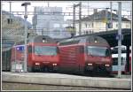 IR1780 mit Re 460 098-7 und IC578 mit Re 460 056-5 stehen abfahrbereit in Chur.