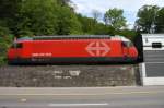 Seitenansicht der schiebenden Re 460 109 zwischen Olten und Aarburg; 08.05.2010