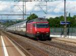 SBB - Lok 460 036-7 vor IR bei der durchfahrt im Bahnhof Mnsigen am 29.08.2010