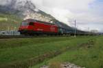 Re 460 077-1 zieht am 18.9.10 einen IR von Altdorf Richtung Erstfeld.