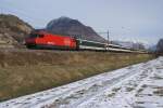 Re 460 043-3 fhrt am 27.12.10 mit dem IR 1422 von St.