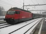 Re 460 113 mit IR 2271 in Arth-Goldau, 29.12.2010.