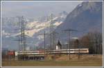 IC578 berquert die A13 und den Rhein bei Bad Ragaz.