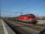 Re 460 092 mit IR 1767 in Pfffikon SZ, 05.02.2011.