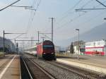 SBB - 460 012-8 vor IR Biel - Konstanz bei der Durchfahrt im Bahnhof Pieterlen am 29.01.2011