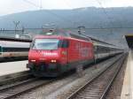 SBB - 460 102-7 vor IR Biel - Zrich - Konstanz im Bahnhof Biel am 26.02.2011