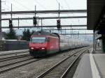 SBB - 460 004-5 vor IR bei der durchfahrt im Bahnhof Rothrist am 12.03.2011