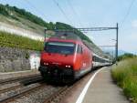 SBB - Lok 460 064-9 mit einem IR bei der durchfahrt bei der Haltestelle in Epesses am 07.05.2011