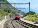 SBB - 460 112-6 vor einem IR bei der durchfahrt bei der Haltestelle in Epesses am 07.05.2011