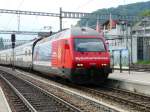 SBB - 460 036-7 mit Schnellzug bei der einfahrt in den Bannhof Spiez am 01.07.2011