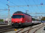 SBB - 460 084-7 mit IR bei der ausfahrt aus dem Bahnhof Thun am 24.09.2011..