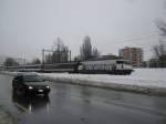 Re 460 101 mit IR 1422 kurz vor Sion, 21.12.2011.