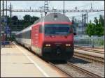 SBB - 460 073-0 vor IR bei der einfahrt im Bahnhof Langental am 10.06.2012