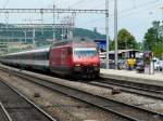 SBB - 460 057-3 mit RE bei der einfahrt in den Bahnhof Liestal am 15.06.2012