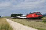 Re 460 064-9 befindet sich am 17.6.12 mit dem IR 2117 bei Niederbipp.