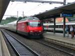 SBB - 460 116-7 mit Schnellzug bei der einfahrt im Bahnhof Spiez am 21.07.2012