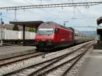 SBB - 460 088-8 mit IC bei der durchfahrt im Bahnhof Gwatt am 04.08.2012