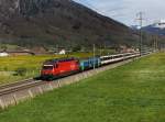 Die 460 018 mit einem IR am 26.04.2012 unterwegs bei Bilten.