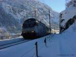 SBB Re 460 073-0  Werbelok  Radiotelevisione svizzera RSI auf der Gotthard-Nordrampe kurz nach Gschenen am 25.01.2003