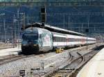 SBB - 460 075-5 mit IC im Bahnhof Brig am 03.09.2012