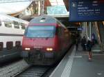 SBB - 460 043-3 mit IC bei der einfahrt im Bahnhof Bern am 14.09.2012