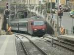 SBB - 460 038-3 bei der einfahrt in den Bahnhof Montreux am 24.11.2012