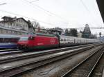 SBB - 460 072-2 mit Doppelstockwagen abgestellt im BLS Bahnhof Spiez am 26.01.2013