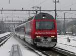 SBB - IR Biel - Konstanz mit der  Lok 460 036-7 bei der Durchfahrt im Bahnhof Luterbach-Attisholz am 10.02.2013