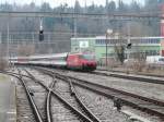 SBB - 460 111-8 mit IC bei der durchfahrt im Bahnhof Gwatt am 23.03.2013