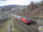 Re 460 046-6 ''Polmengo'' am 16.3.2013 bei Bossire als IR 2526 nach Genf-Flughafen.