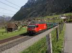 Die Re 460 103 mit einem IR nach Locarno am 25.04.2012 unterwegs bei Silenen.