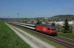 Re 460 065-6 befindet sich am 24.04.2013 mit dem IR 2579 in Eglisau.