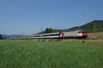 Re 460 031-8 zieht am 21.07.2013 den IC 573 von Itingen Richtung Sissach.