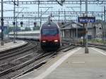 SBB - 460 079-7 vor IR von Brig nach Genf bei der einfahrt im Bahnhof von Martigny am 24.08.2013