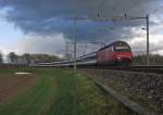 Im Thurtal bei Eschikofen ist Re 460 047-4 mit IR 2130 von Konstanz nach Biel unterwegs und wird in Krze den Bahnhof von Frauenfeld erreichen (03.11.2013).